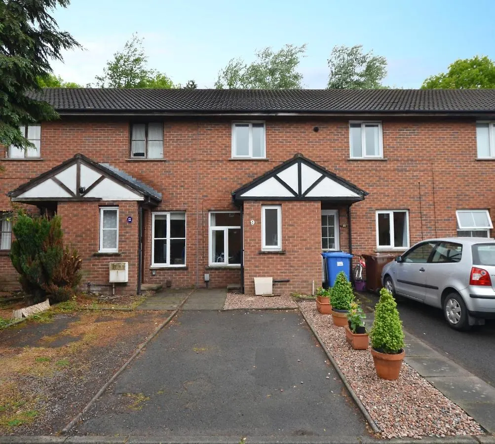 Bright Stylish 2 Bedroom Garden Apartment South Belfast Close To Everything